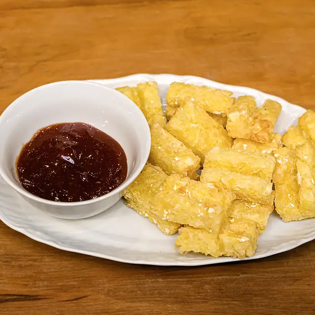Cubinhos fritos com goiabada picante